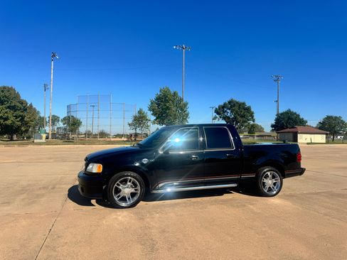 Used 2001 Ford F150 Harley-Davidson image 2