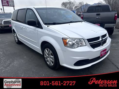 Used 2017 Dodge Grand Caravan SE w/ UConnect Hands-Free Group image 1