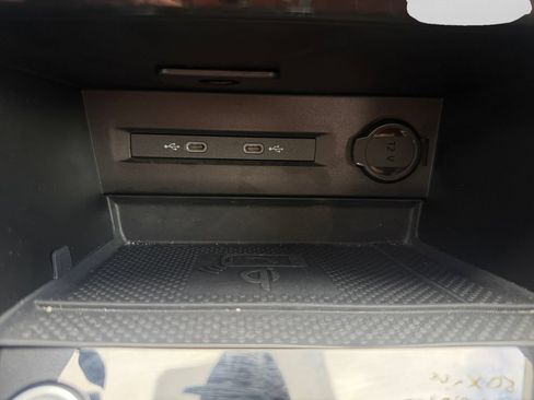 Used 2024 Volkswagen Taos SE FWD image 23