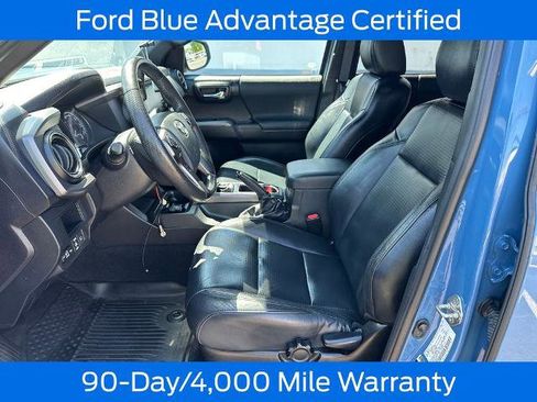 Used 2019 Toyota Tacoma TRD Sport w/ TRD Premium Sport Package AWD/4WD image 13
