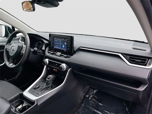 Used 2020 Toyota RAV4 XLE image 28