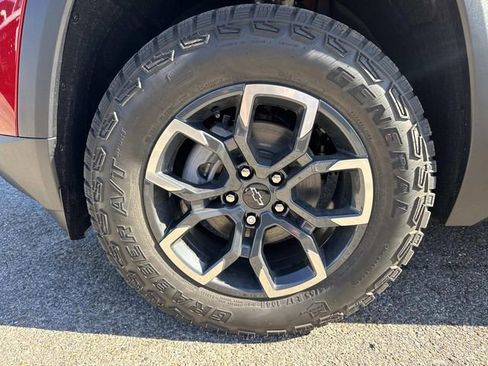 New 2026 Chevrolet Equinox ACTIV image 3