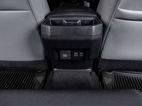 Used 2025 Toyota Tacoma TRD Off-Road image 33