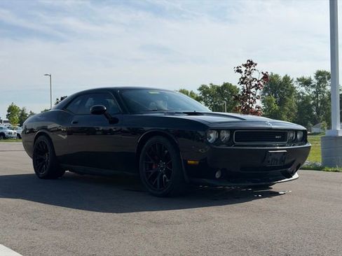 Used 2009 Dodge Challenger SRT8 RWD image 1