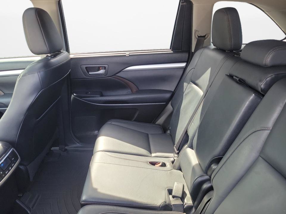 Used 2014 Toyota Highlander XLE FWD image 16