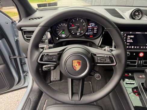 Certified 2026 Porsche Macan image 25