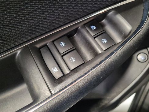 Used 2017 Chevrolet Cruze LS FWD image 27