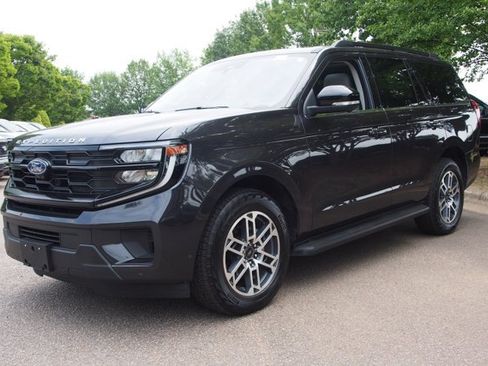 Certified 2025 Ford Expedition Active AWD/4WD image 3