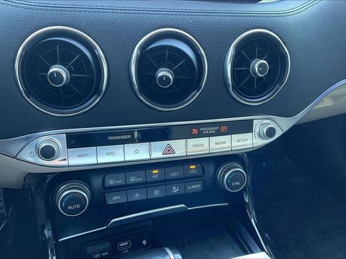 Used 2022 Kia Stinger GT1 RWD image 21