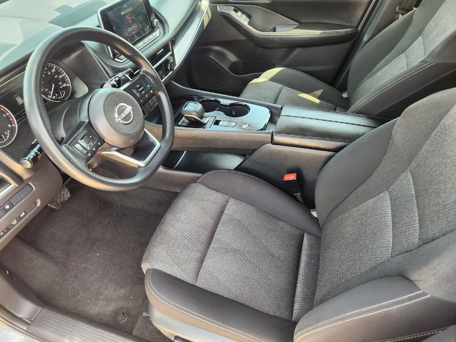 Used 2024 Nissan Rogue SV FWD image 13
