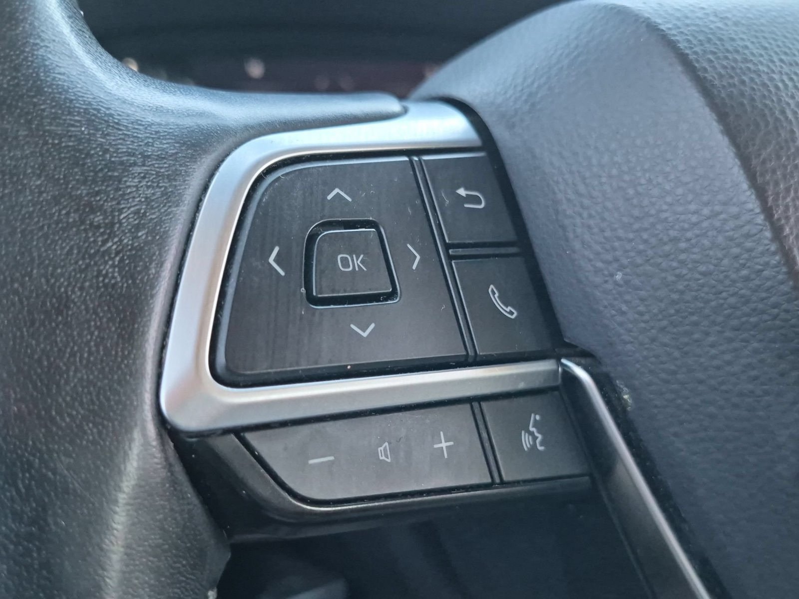 Used 2021 Toyota Highlander Limited FWD image 13
