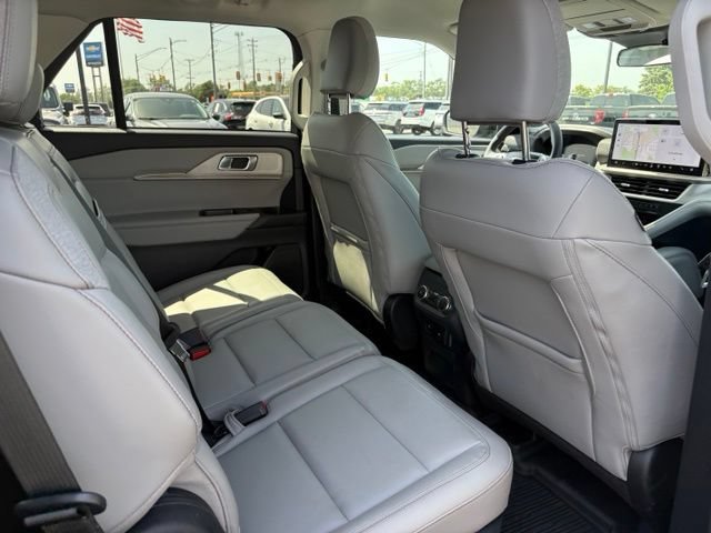 Used 2025 Ford Explorer Active w/ Active Comfort Package AWD/4WD image 14