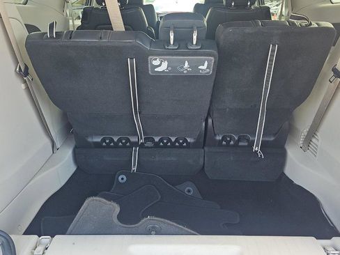 Used 2019 Chrysler Pacifica Touring-L image 15