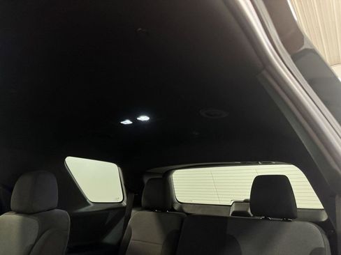 Used 2023 Chevrolet Traverse LT image 54