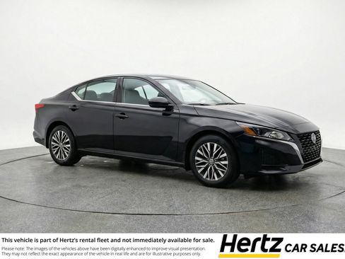 Used 2025 Nissan Altima 2.5 SV image 1
