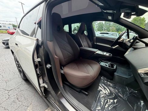 Used 2023 BMW iX xDrive50 w/ Premium Package AWD/4WD image 32
