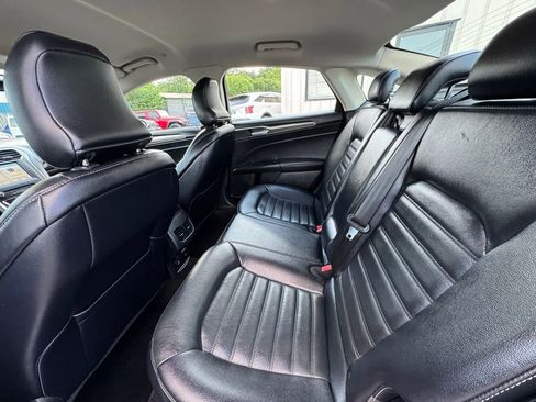 Used 2018 Ford Fusion SE w/ Equipment Group 602A FWD image 14