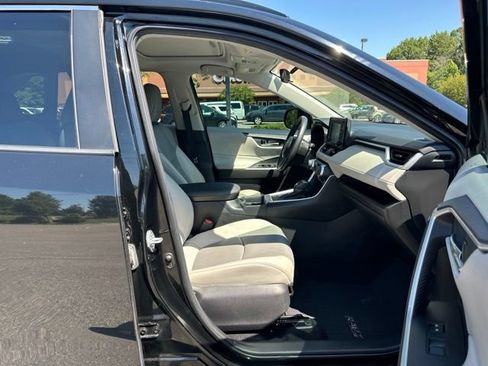 Used 2021 Toyota RAV4 XLE Premium FWD image 15