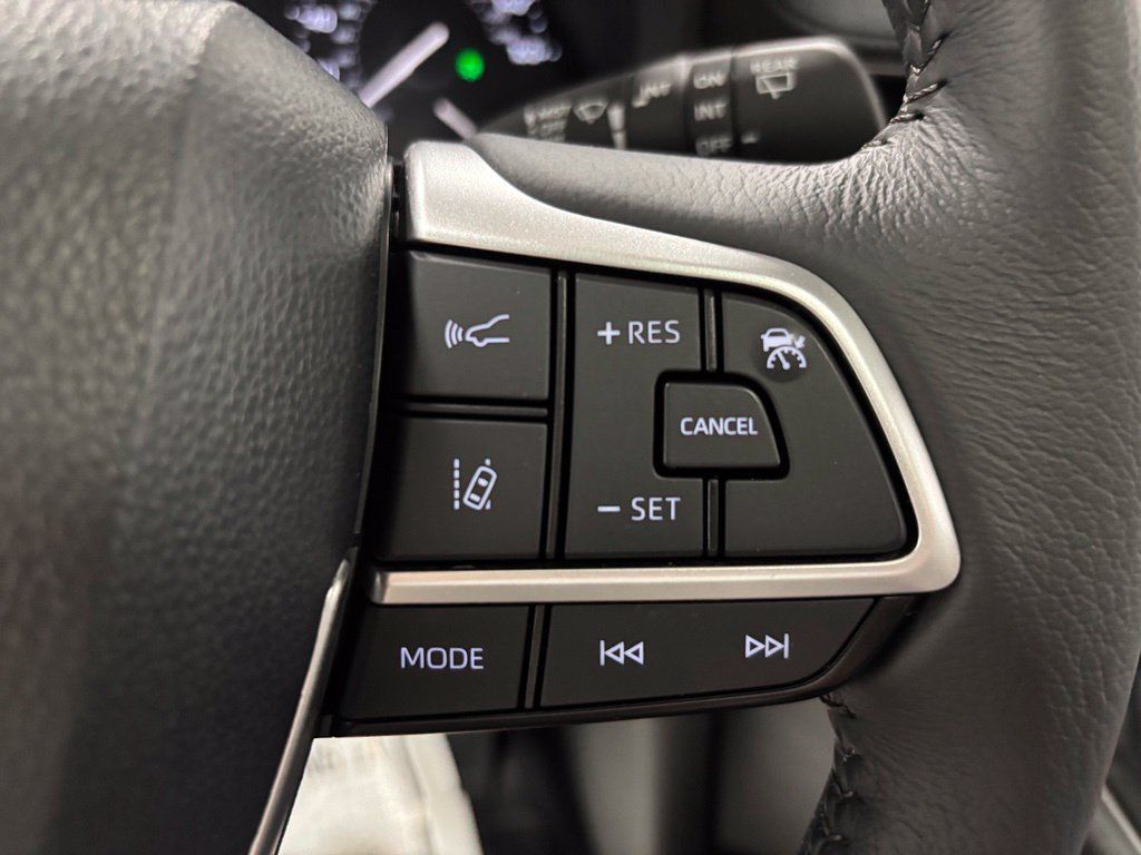 Used 2026 Toyota Sienna XLE AWD/4WD image 20