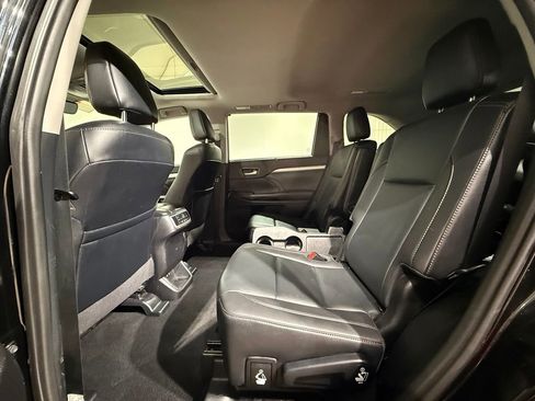 Certified 2019 Toyota Highlander XLE AWD/4WD image 20