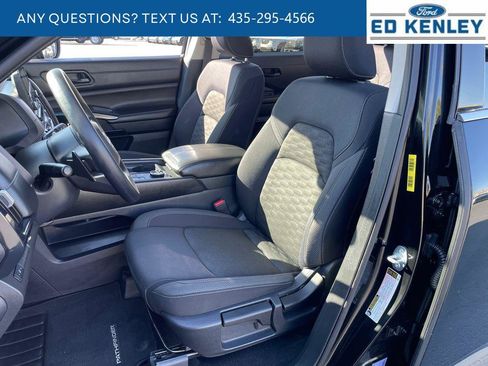 Used 2024 Nissan Pathfinder S AWD/4WD image 3