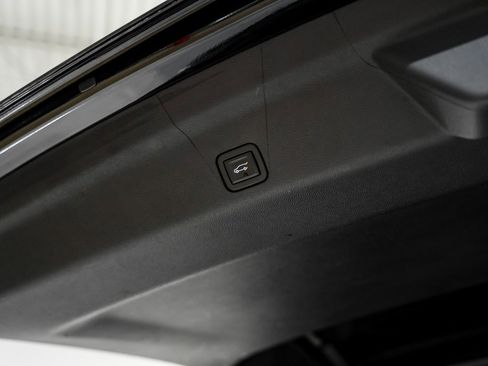 Used 2023 Cadillac Escalade ESV V image 54