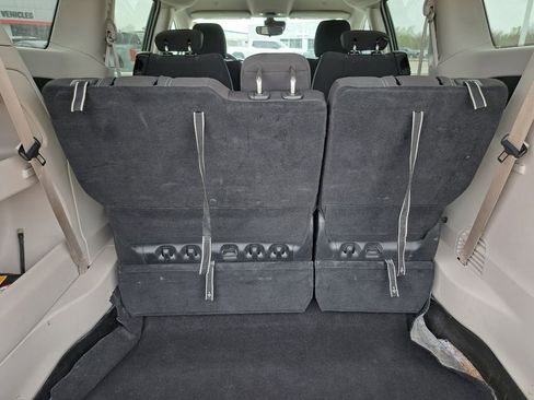 Used 2023 Chrysler Voyager LX image 31