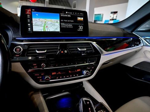 Used 2022 BMW 530i xDrive w/ M Sport Package image 33