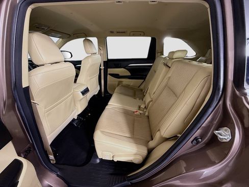 Used 2018 Toyota Highlander Plus FWD image 21
