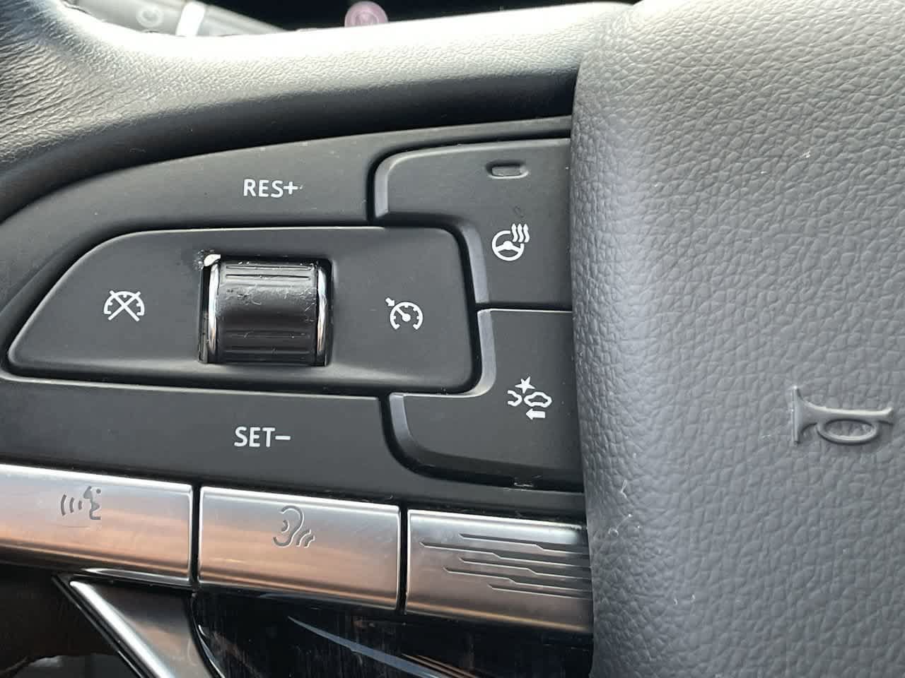 Used 2021 Cadillac Escalade ESV Premium Luxury AWD/4WD image 26