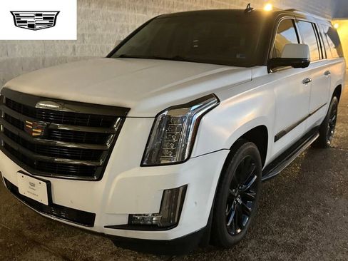 Used 2019 Cadillac Escalade ESV Luxury image 1