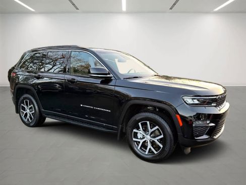 Used 2024 Jeep Grand Cherokee Limited w/ Luxury Tech Group II image 6
