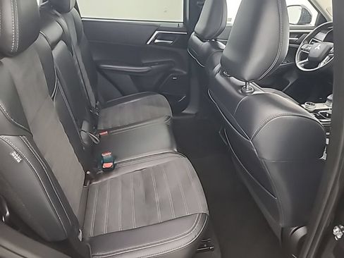 Used 2025 Mitsubishi Outlander SE AWD/4WD image 16