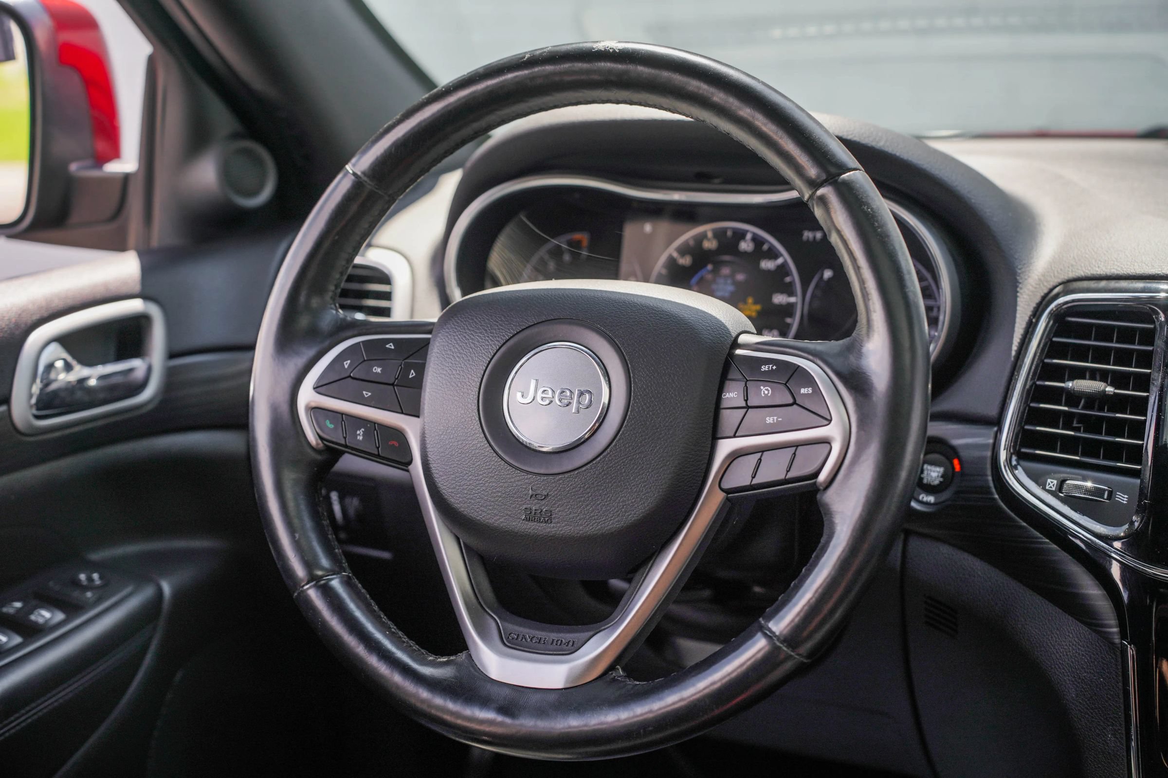 Used 2020 Jeep Grand Cherokee Altitude AWD/4WD image 16