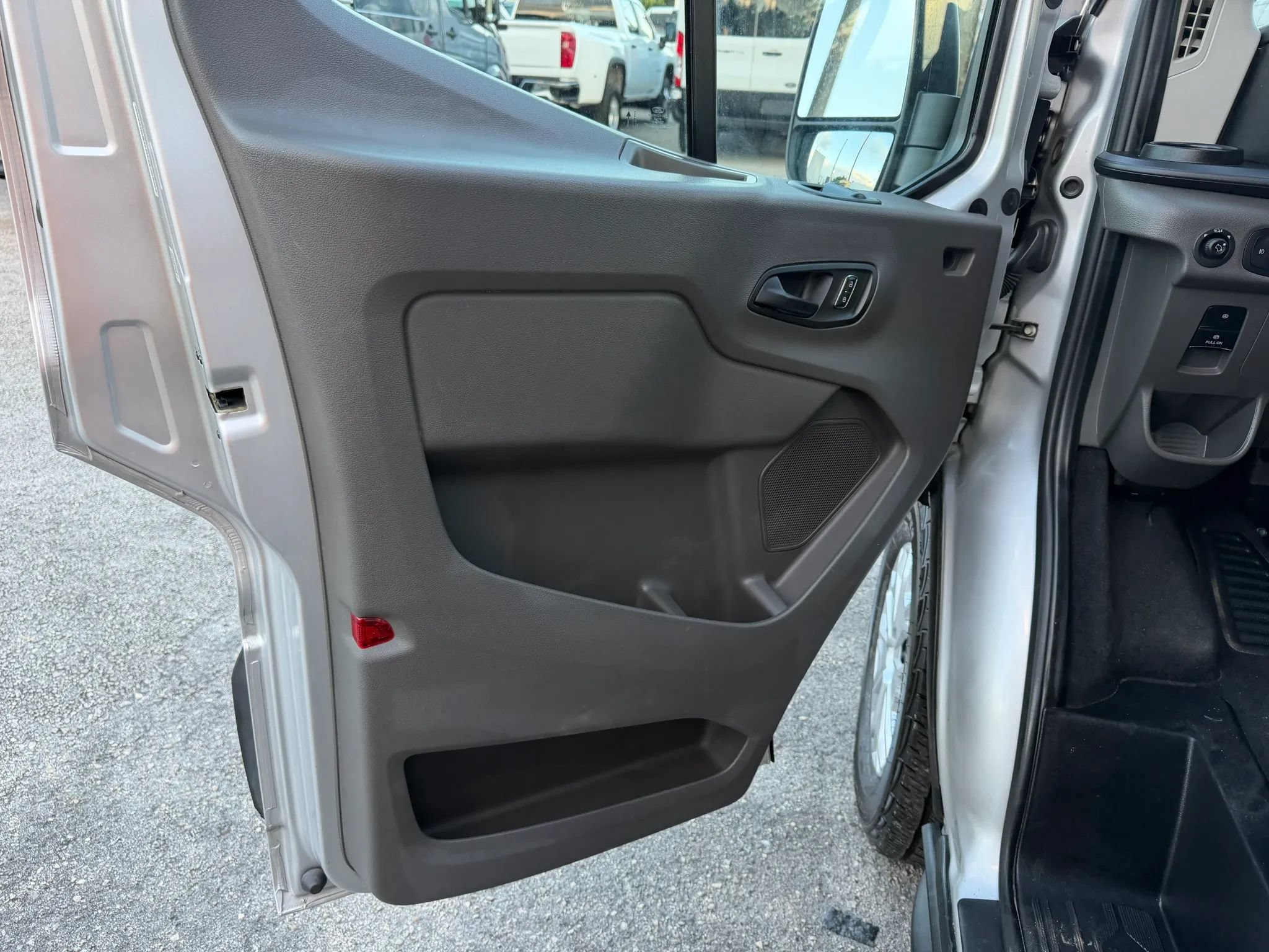 Used 2022 Ford Transit 350 XLT RWD image 10