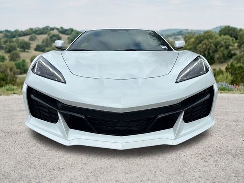 Used 2025 Chevrolet Corvette Z06 RWD image 2