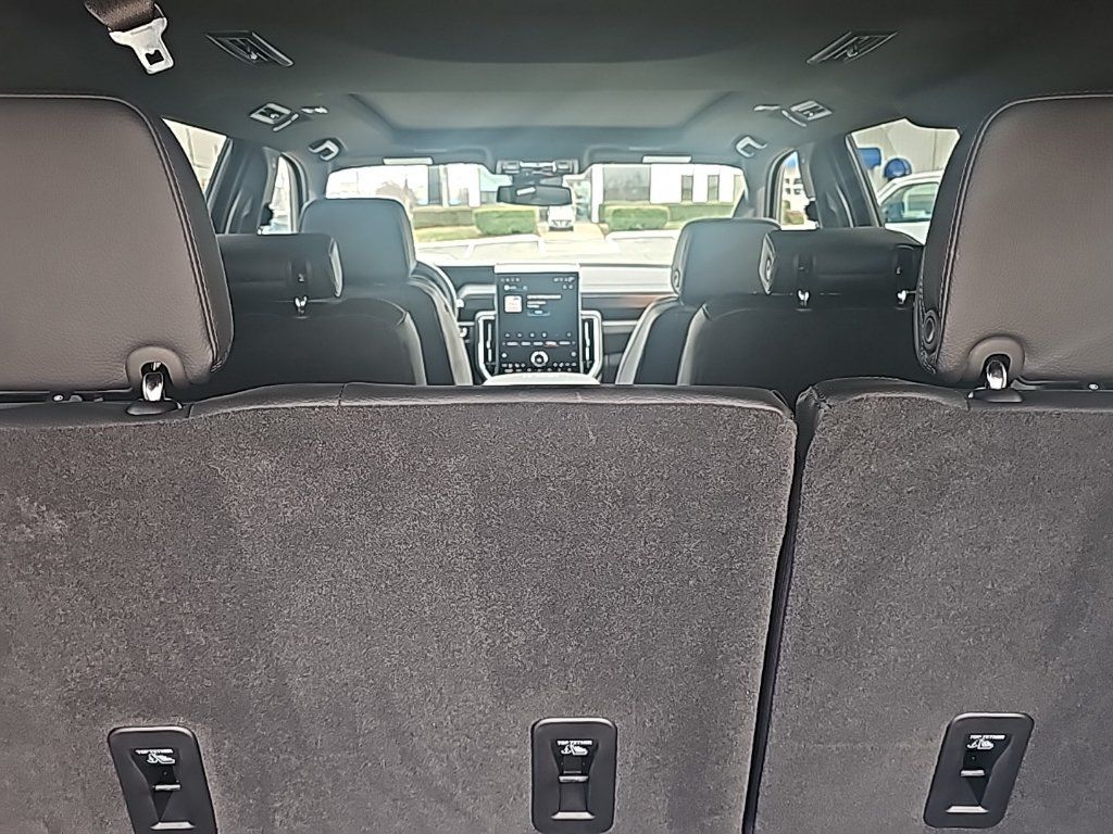 Used 2026 GMC Yukon XL Denali w/ Sun & Power Step Package AWD/4WD image 11