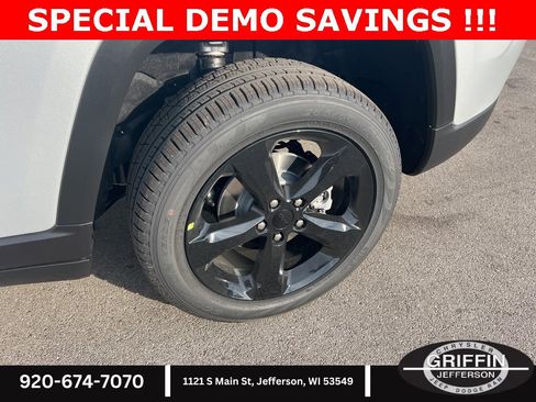 New 2025 Jeep Grand Cherokee Limited w/ Luxury Tech Group II image 15