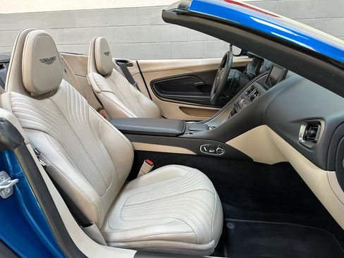 Used 2022 Aston Martin DB11 Volante image 11