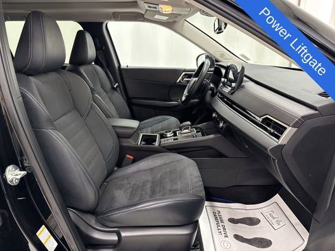 Used 2024 Mitsubishi Outlander SE image 9