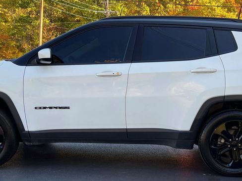 Used 2018 Jeep Compass Latitude AWD/4WD image 9
