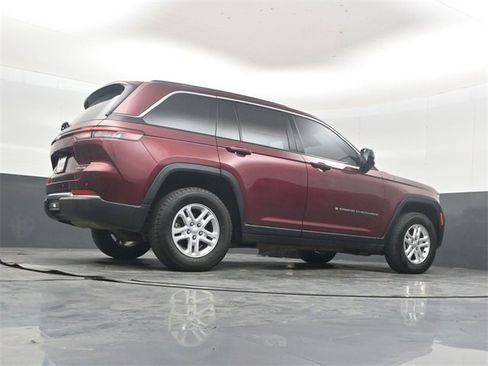 Used 2023 Jeep Grand Cherokee Laredo image 39