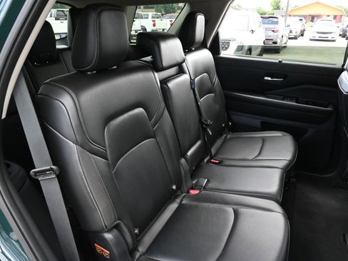 Used 2025 Nissan Pathfinder SL FWD image 20