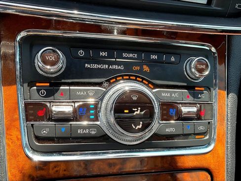 Used 2018 Lincoln Continental Reserve FWD image 31