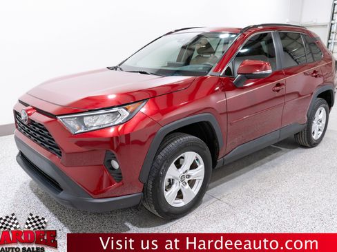 Used 2021 Toyota RAV4 XLE w/ Convenience Package FWD image 2