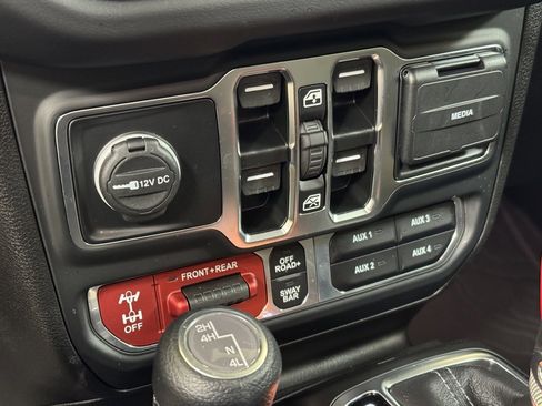 Used 2025 Jeep Wrangler Unlimited Rubicon image 34