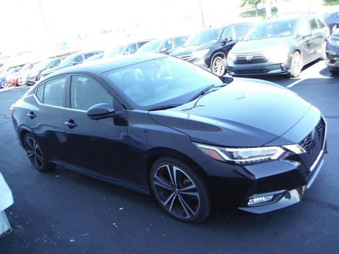 Used 2022 Nissan Sentra SR w/ SR Premium Package FWD image 6