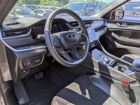 Used 2023 Jeep Grand Cherokee Altitude AWD/4WD image 20