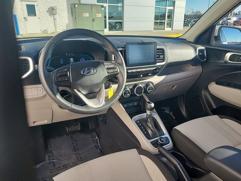 Used 2023 Hyundai Venue SEL w/ Cargo Package image 11