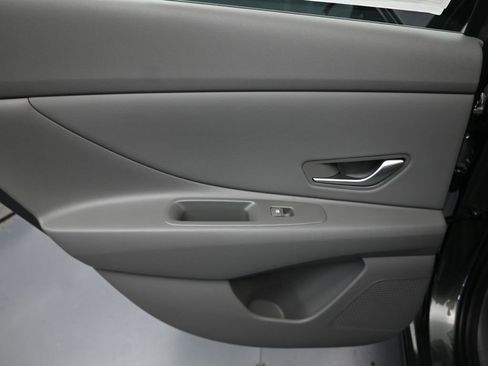 Used 2025 Hyundai Elantra Sport image 23